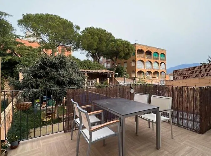 Alojamiento Con Encanto En Planta Superior Ideal Para Trabajo Y Escapadas Familiares En Montserrat