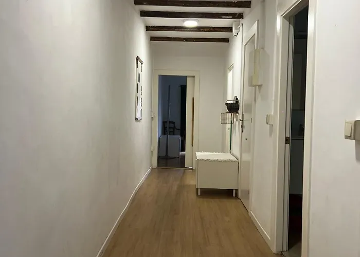 Alojamiento Con Encanto En Planta Superior Ideal Para Trabajo Y Escapadas Familiares En Montserrat