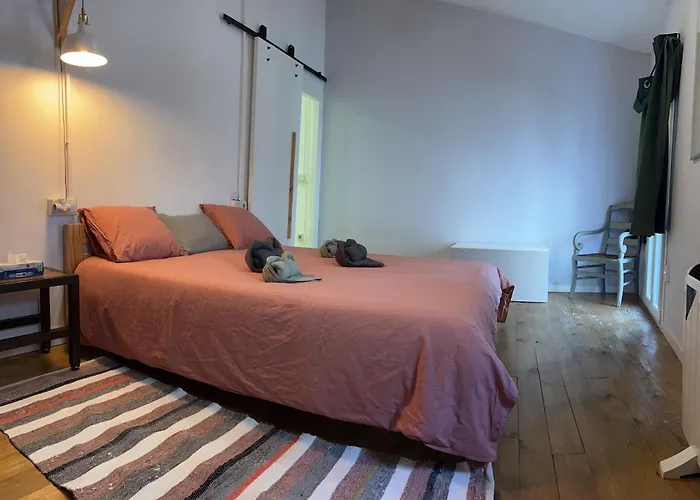 Alojamiento Con Encanto En Planta Superior Ideal Para Trabajo Y Escapadas Familiares En Montserrat