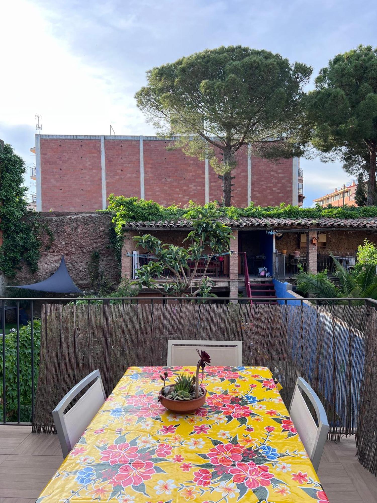 Con Encanto En Planta Superior Ideal Trabajo Y Escapadas Familiares En Montserrat